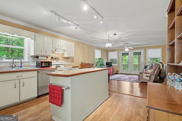 196 White Street, Dillard, GA 30537