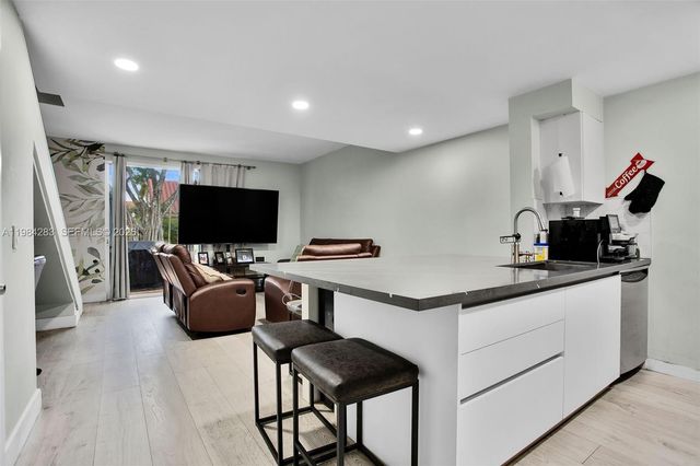 850 Sorrento Dr., Weston, FL 33326