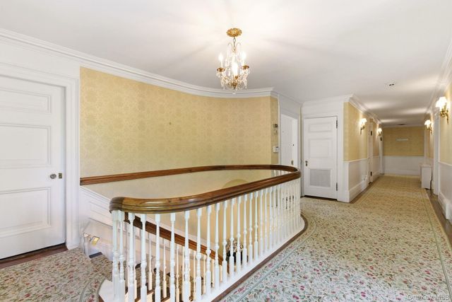 42 Clocktower Lane, Old Westbury, NY 11568
