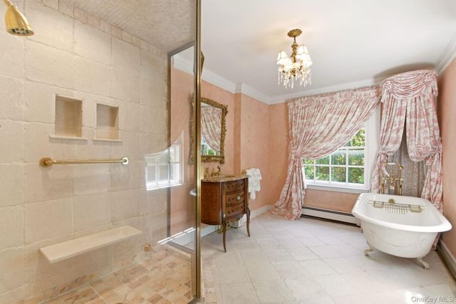 42 Clocktower Lane, Old Westbury, NY 11568