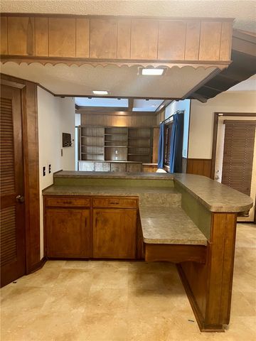 901 Calvert Street, Hearne, TX 77859