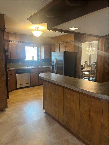 901 Calvert Street, Hearne, TX 77859