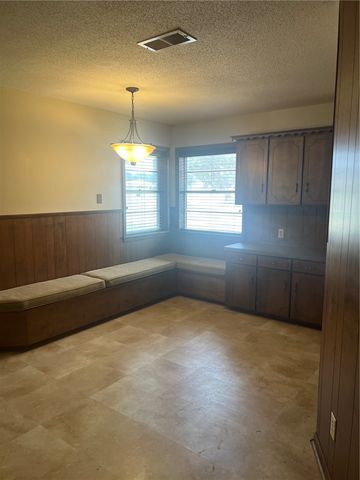 901 Calvert Street, Hearne, TX 77859