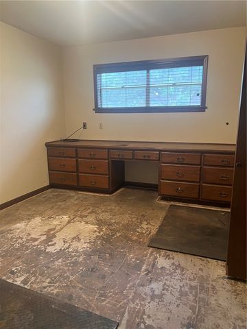 901 Calvert Street, Hearne, TX 77859