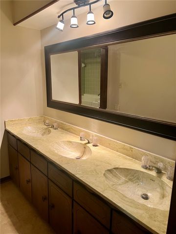 901 Calvert Street, Hearne, TX 77859