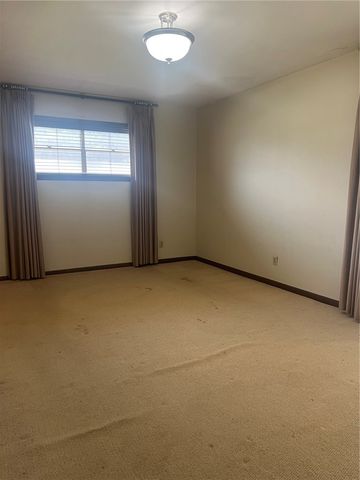 901 Calvert Street, Hearne, TX 77859