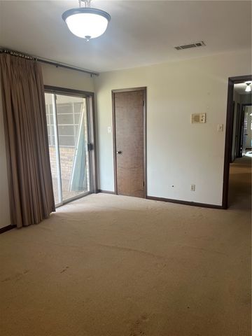 901 Calvert Street, Hearne, TX 77859