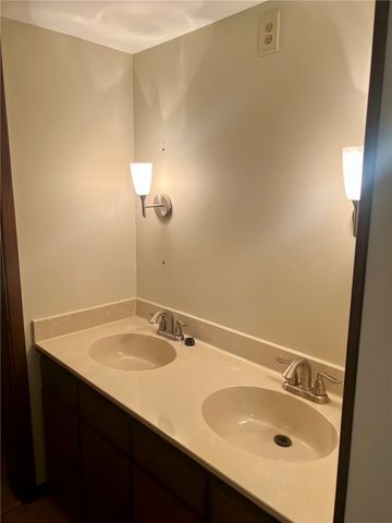 901 Calvert Street, Hearne, TX 77859