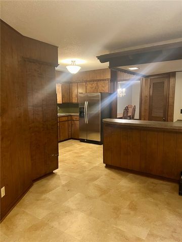 901 Calvert Street, Hearne, TX 77859