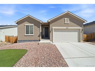 2213 Sunrise Ln, Pueblo, CO 81008