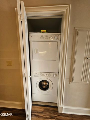 212 Dollywood Lane, Pigeon Forge, TN 37863