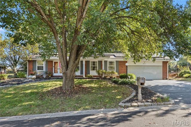 4811 Blu Fountain Drive, Godfrey, IL 62035