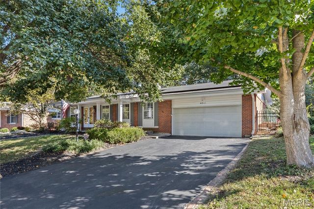 4811 Blu Fountain Drive, Godfrey, IL 62035