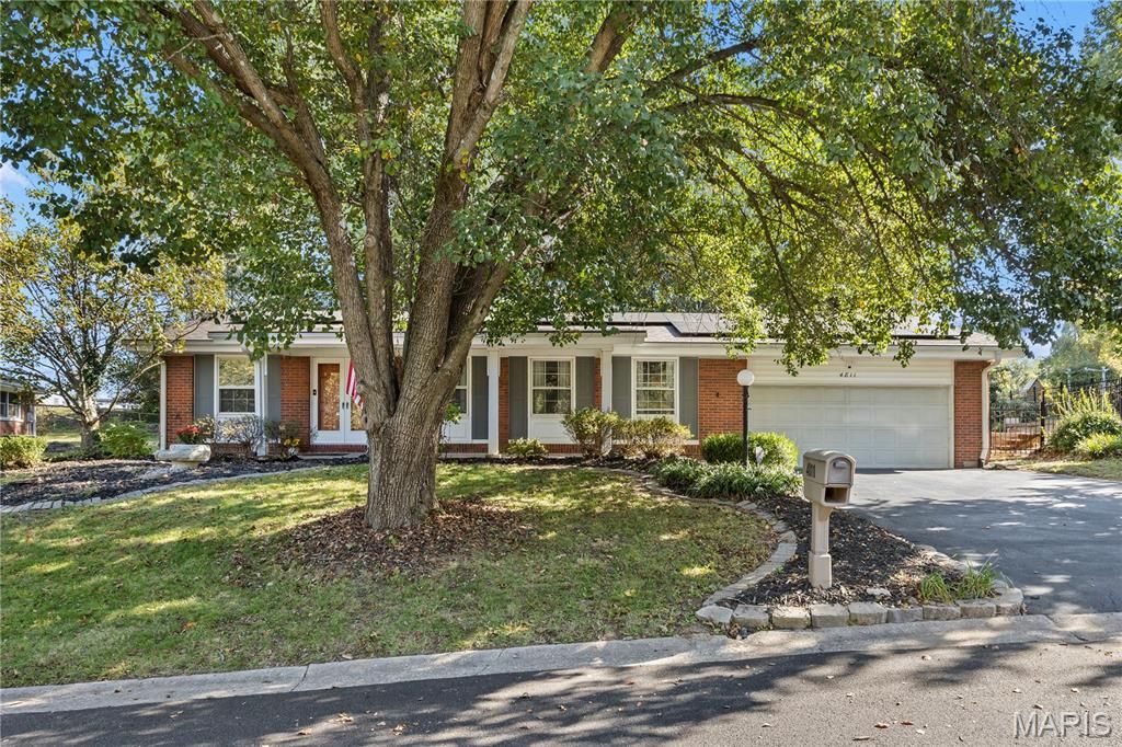 4811 Blu Fountain Drive, Godfrey, IL 62035