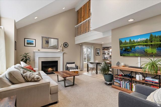 6924 S HILLSIDE VILLAGE CIR, Cottonwood Heights, UT 84121