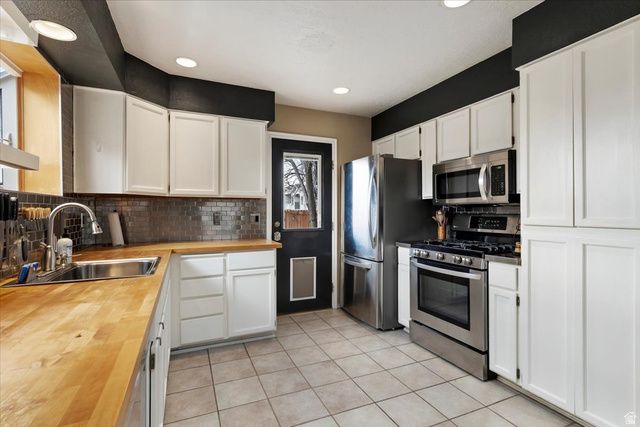 6924 S HILLSIDE VILLAGE CIR, Cottonwood Heights, UT 84121