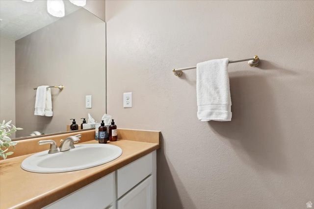 6924 S HILLSIDE VILLAGE CIR, Cottonwood Heights, UT 84121