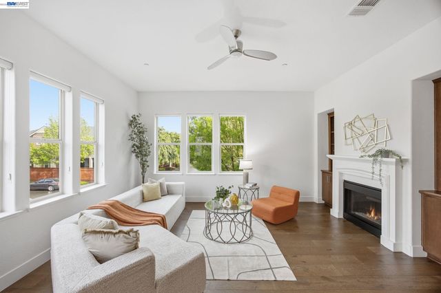 1600 Lexington Ln, Pleasanton, CA 94566