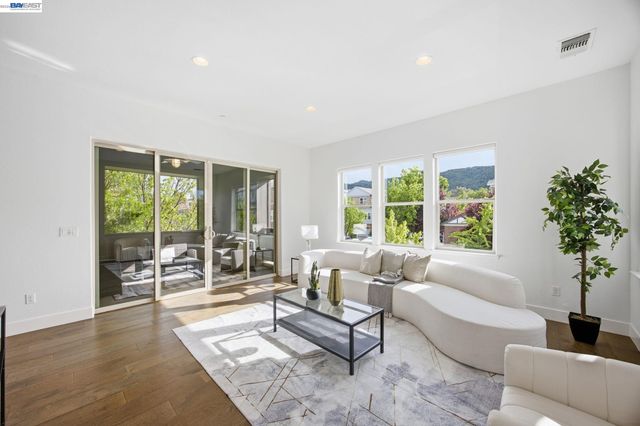1600 Lexington Ln, Pleasanton, CA 94566