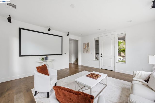 1600 Lexington Ln, Pleasanton, CA 94566