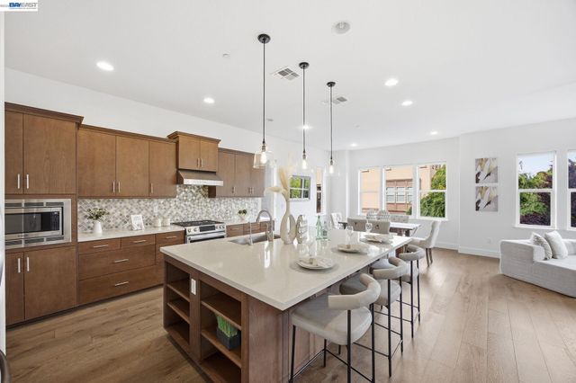 1600 Lexington Ln, Pleasanton, CA 94566