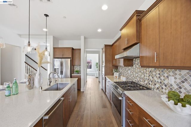 1600 Lexington Ln, Pleasanton, CA 94566