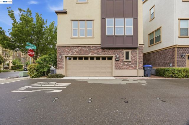 1600 Lexington Ln, Pleasanton, CA 94566