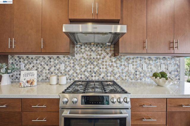1600 Lexington Ln, Pleasanton, CA 94566