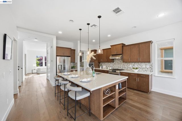 1600 Lexington Ln, Pleasanton, CA 94566