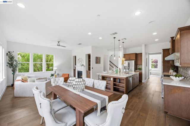 1600 Lexington Ln, Pleasanton, CA 94566