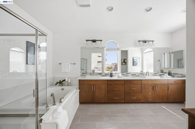 1600 Lexington Ln, Pleasanton, CA 94566