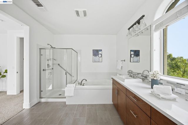 1600 Lexington Ln, Pleasanton, CA 94566
