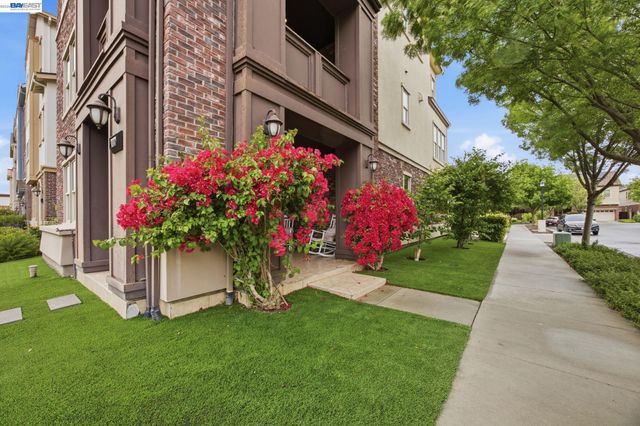 1600 Lexington Ln, Pleasanton, CA 94566