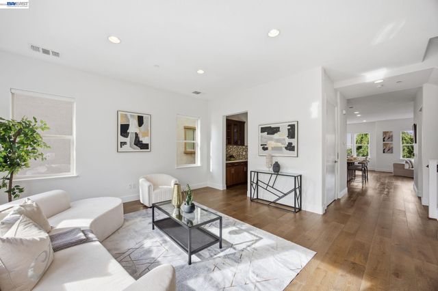 1600 Lexington Ln, Pleasanton, CA 94566