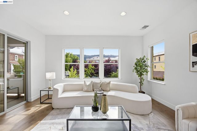 1600 Lexington Ln, Pleasanton, CA 94566