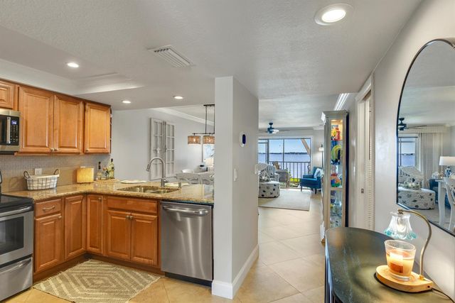 4440 NE Sandpebble Trace 104, Stuart, FL 34996