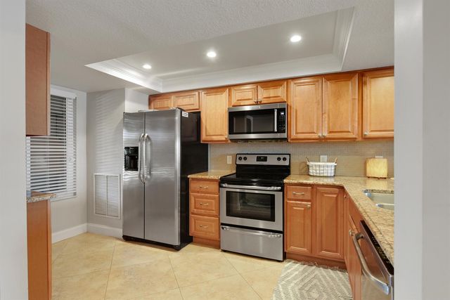 4440 NE Sandpebble Trace 104, Stuart, FL 34996