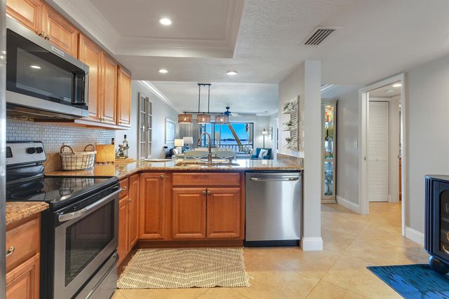 4440 NE Sandpebble Trace 104, Stuart, FL 34996