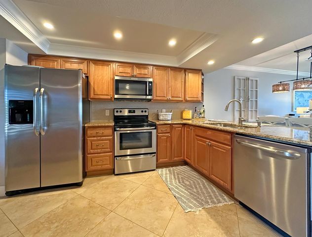 4440 NE Sandpebble Trace 104, Stuart, FL 34996