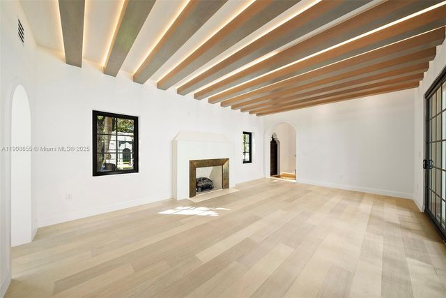 601 NE 56th St, Miami, FL 33137