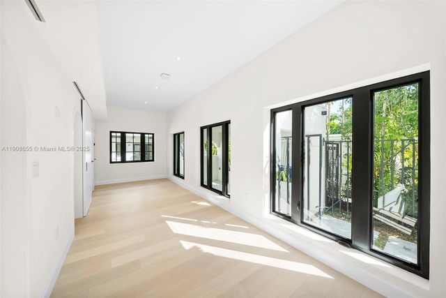 601 NE 56th St, Miami, FL 33137