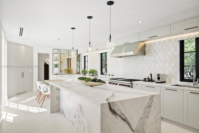 601 NE 56th St, Miami, FL 33137