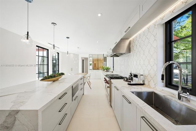 601 NE 56th St, Miami, FL 33137