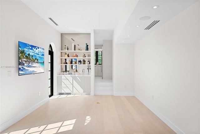 601 NE 56th St, Miami, FL 33137