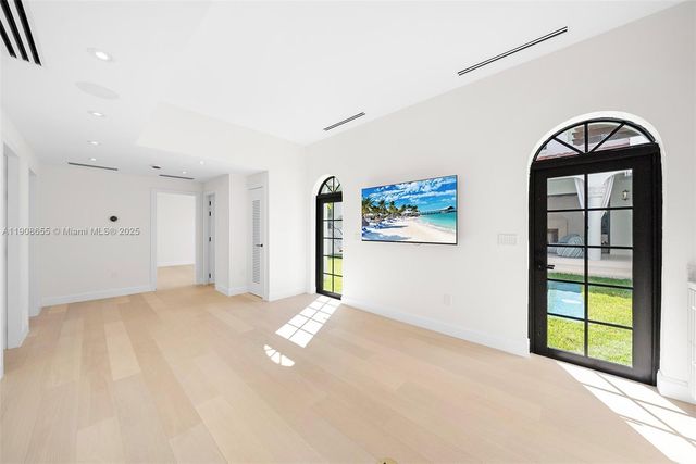 601 NE 56th St, Miami, FL 33137