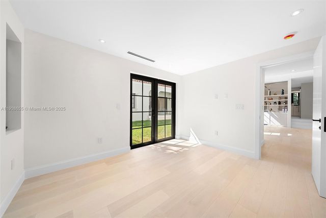 601 NE 56th St, Miami, FL 33137