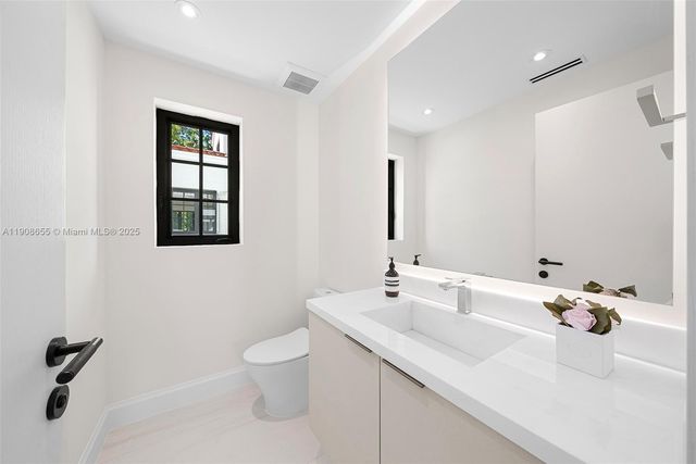 601 NE 56th St, Miami, FL 33137