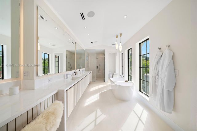 601 NE 56th St, Miami, FL 33137