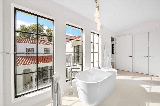 601 NE 56th St, Miami, FL 33137