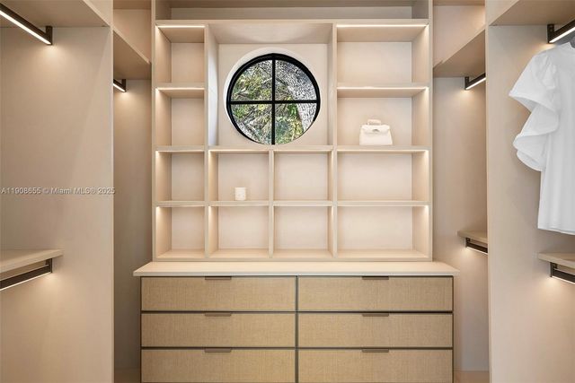 601 NE 56th St, Miami, FL 33137